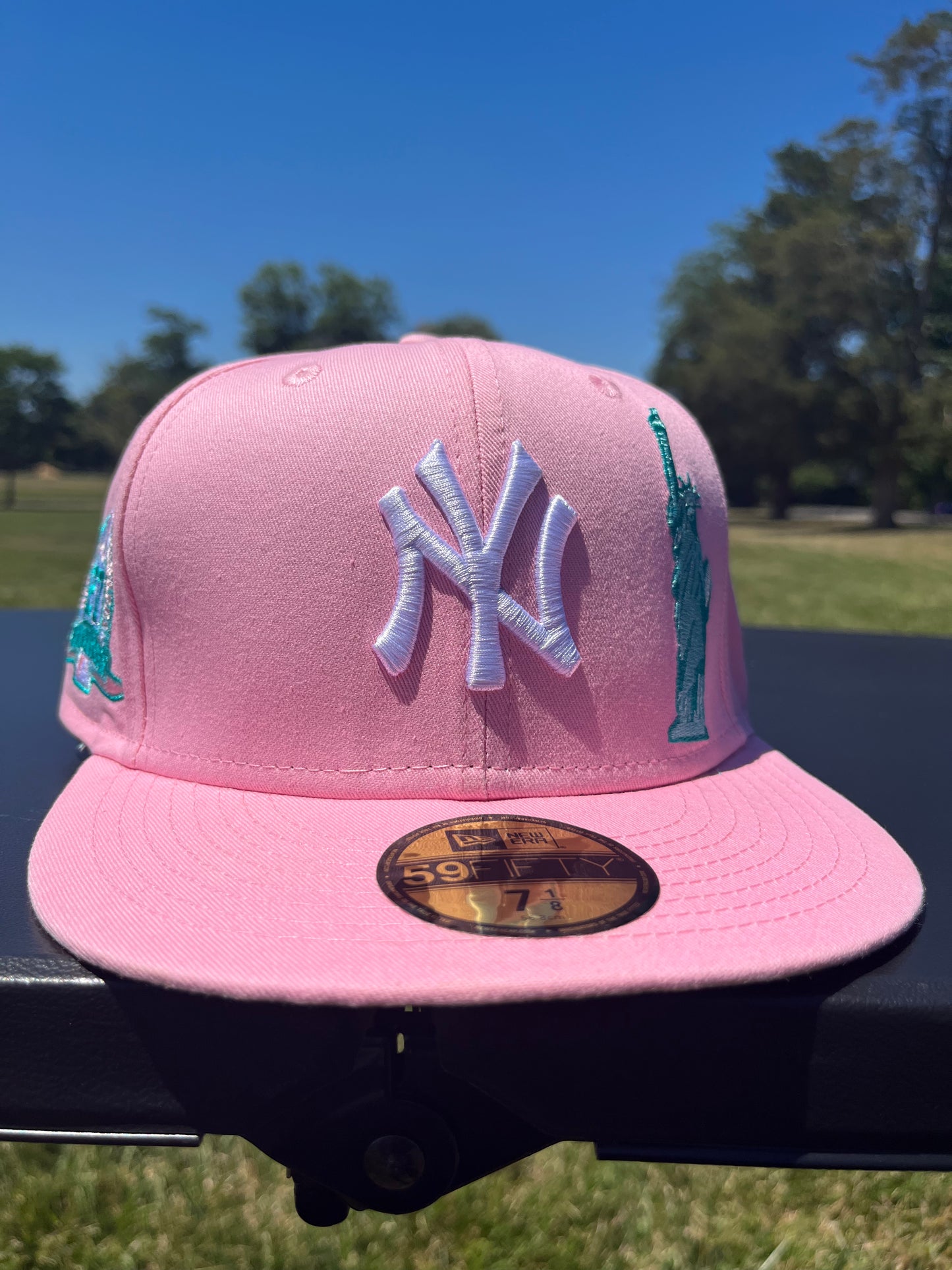 NEW YORK YANKEES STATUE OF LIBERTY | 27 WORLD CHAMPIONSHIPS 𝔑𝔒 ℭ𝔒𝔐𝔓; FITTED [SIZE 7 1/8 + 7 1/4]