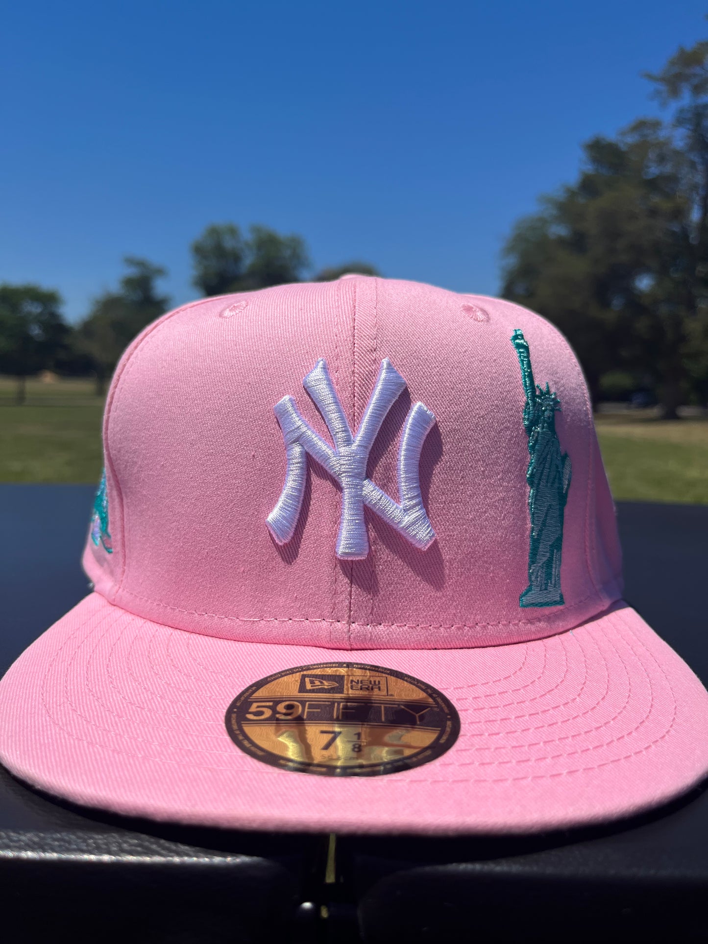 NEW YORK YANKEES STATUE OF LIBERTY | 27 WORLD CHAMPIONSHIPS 𝔑𝔒 ℭ𝔒𝔐𝔓; FITTED [SIZE 7 1/8 + 7 1/4]