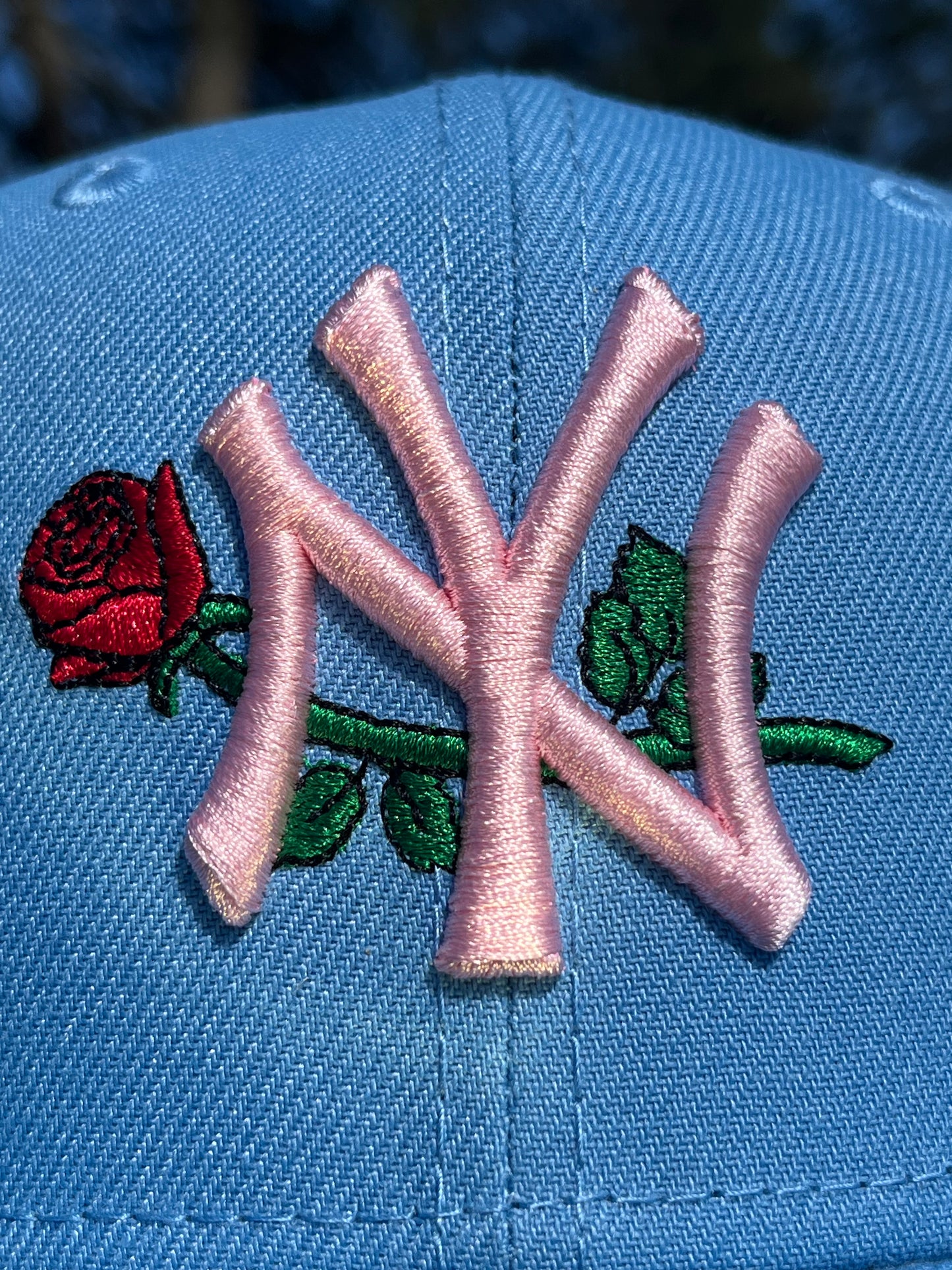 NEW YORK YANKEES 2003 WORLD SERIES ROSE APPLE 𝔑𝔒 ℭ𝔒𝔐𝔓; FITTED [SIZE 7 3/8]